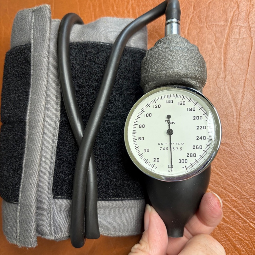 Vintage Tycos Aneroid Sphygmomanometer Blood Pressure Cuff Cowhide Case